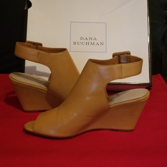 Dana Buchman Wedge Heels - Picture 2 of 4